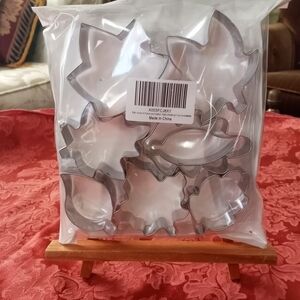 Set of Eight (8) Fall Autumn Leaves Cookie Cutters ~ Free Shipping! ☆ NWT